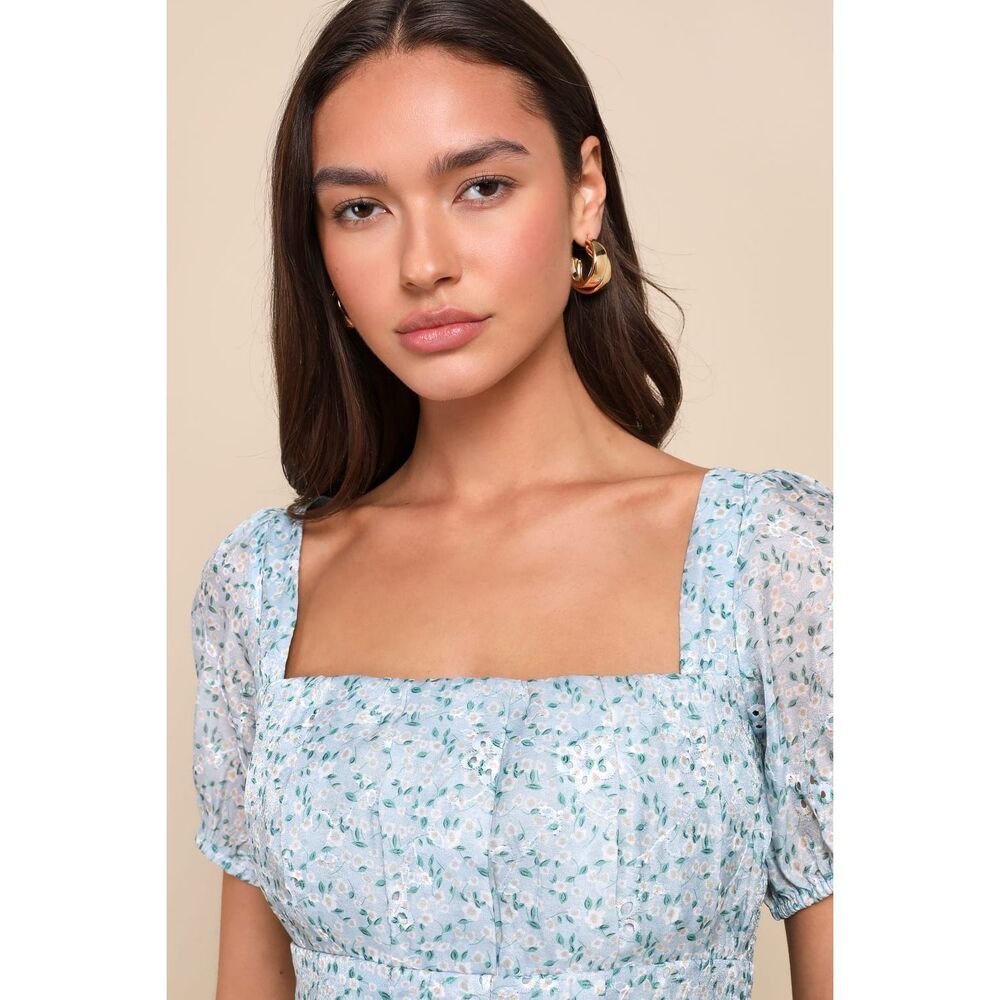 Lulus Dainty Effect Blue Floral Embroidered Pleated Puff Sleeve Top Size XS NWT - Picture 4 of 11
